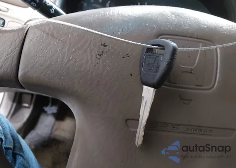 2000 Honda Accord 2.3 Lx from USA, damaged, VIN 1HGCG5545YA049090